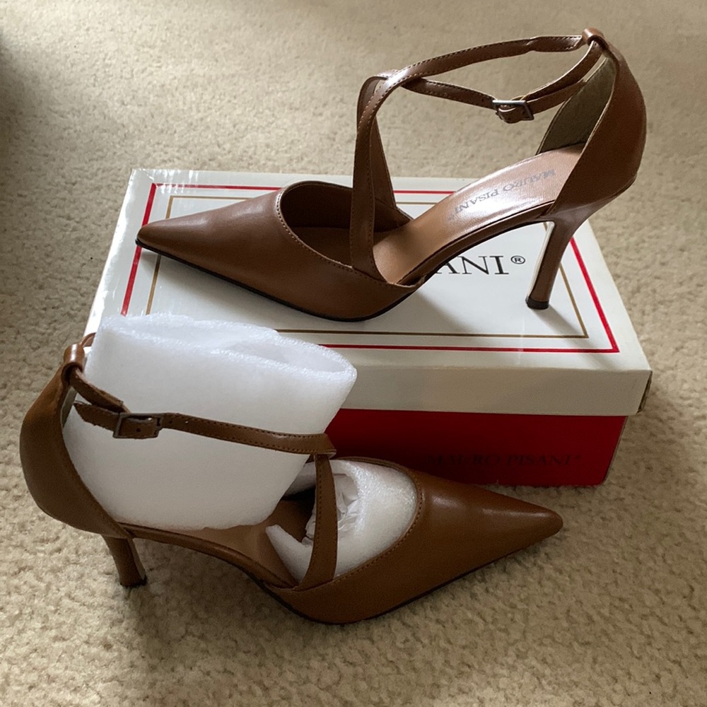 New women brown pointed toe heels size 8 & half